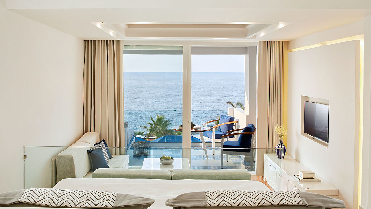 Signature Island Suite Outdoor Jacuzzi